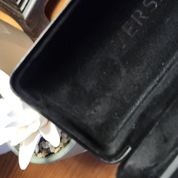 Versace hard sided glasses case - Picture 5 of 12